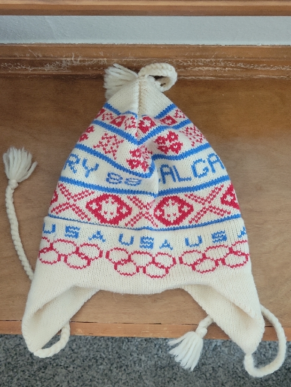 Calgary Winter Olympics 1988 Ceau Mar Knit Earflap Hat - Cream, Red & Blue - Picture 4 of 7